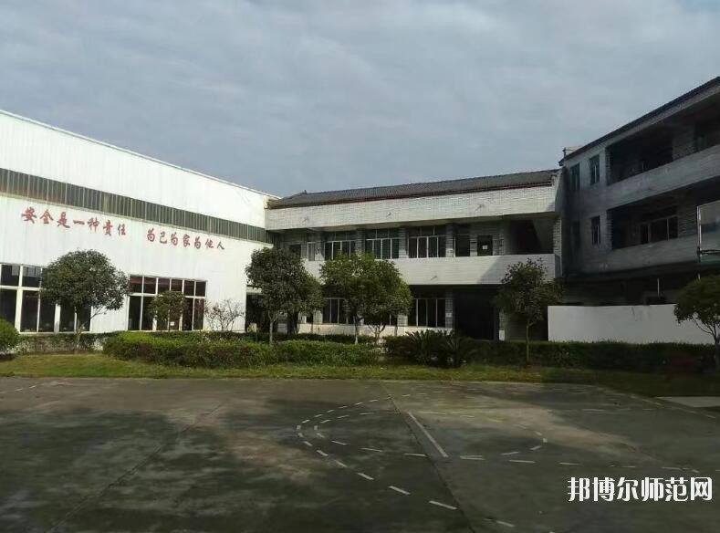成都莊園機(jī)電職業(yè)技術(shù)幼兒師范學(xué)校2018年報(bào)名條件、招生對(duì)象