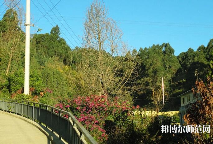 昆明電機(jī)技工幼兒師范學(xué)校2018年報(bào)名條件、招生對(duì)象