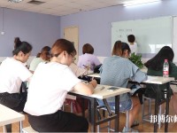 廣東2020年幼師學(xué)校中專升大?？际裁? /><b>廣東2020年幼師學(xué)校中專升大?？际裁?/b><span>2019-11-21 14:52</span><p>現(xiàn)在很多同學(xué)在初中讀完之后就放棄讀高中而去選擇一個(gè)中專的職業(yè)院校就讀幼師專業(yè)，這樣固然是節(jié)省時(shí)間，可以早點(diǎn)工作，但是年齡</p></a></li>
            <li><a href=