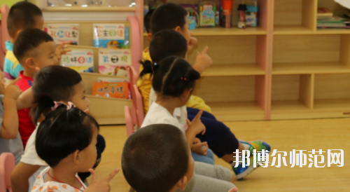 貴州2020年中專幼師學(xué)?？梢钥即髮? width=